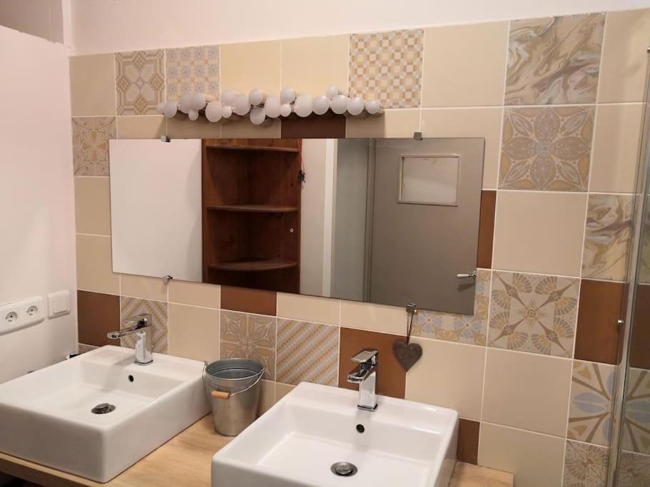 Maison Avec Piscine Dans Village Provencal. Courthézon Esterno foto